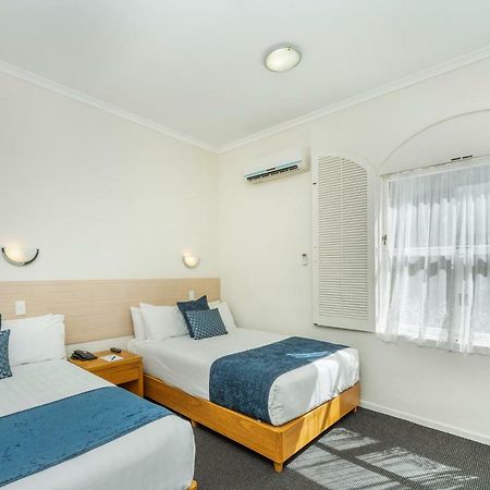 รามาดา บาย วินด์แฮม แฮมิลตัน Hotel ภายนอก รูปภาพ