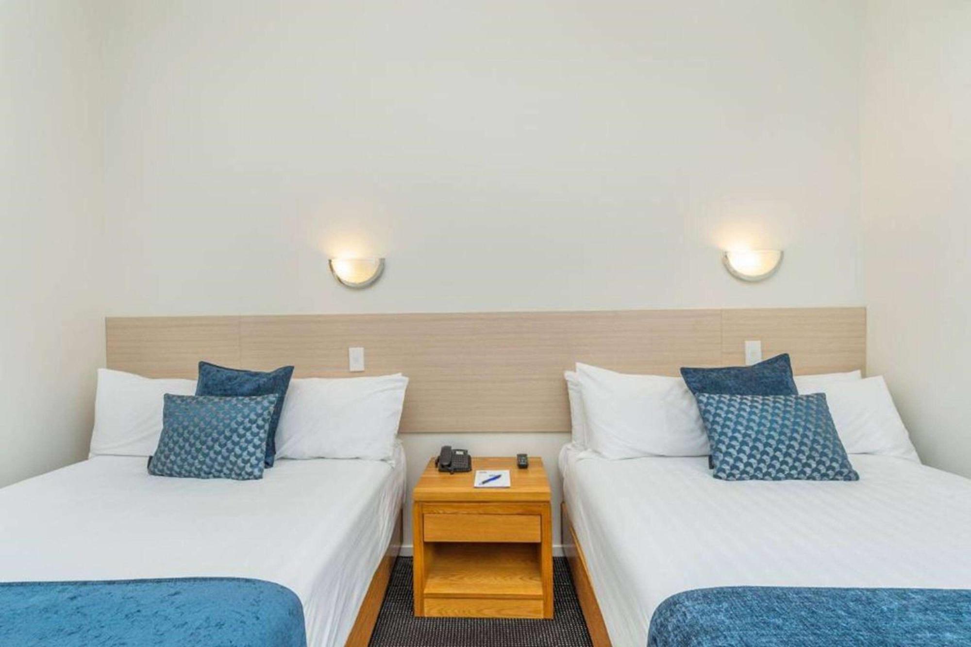 รามาดา บาย วินด์แฮม แฮมิลตัน Hotel ภายนอก รูปภาพ