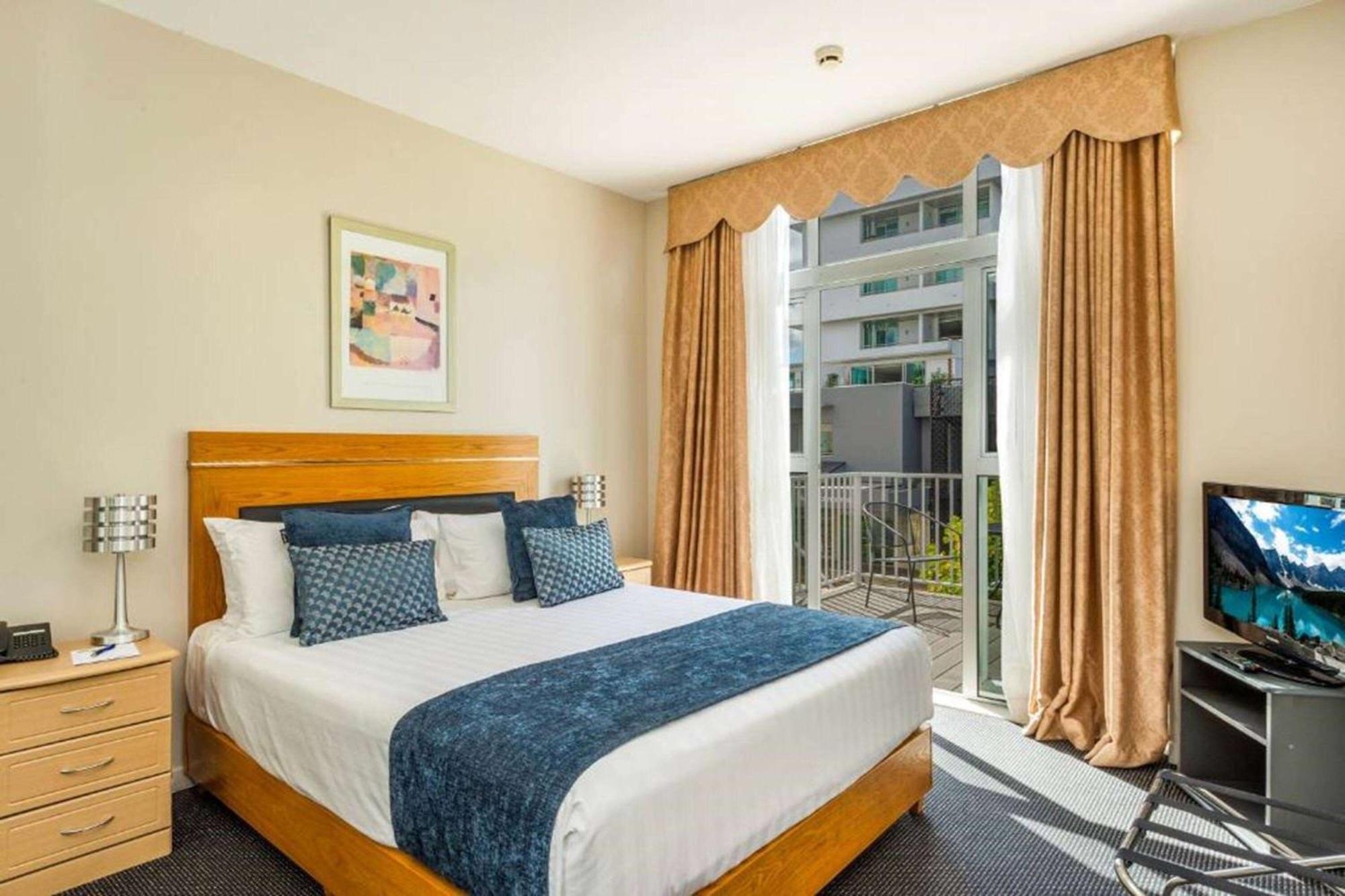 รามาดา บาย วินด์แฮม แฮมิลตัน Hotel ภายนอก รูปภาพ