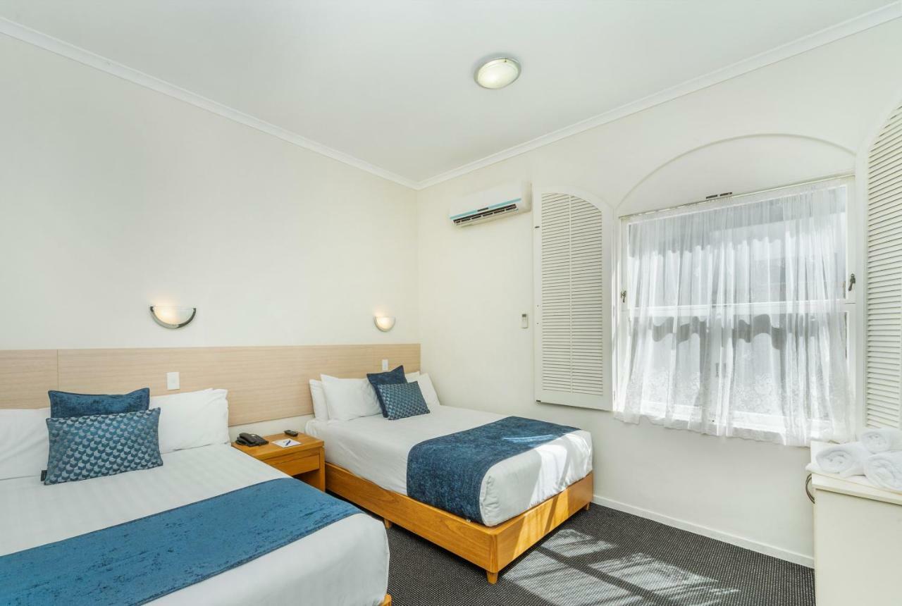 รามาดา บาย วินด์แฮม แฮมิลตัน Hotel ภายนอก รูปภาพ